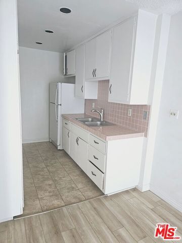 1166 Amherst Avenue 5, Los Angeles, CA 90049