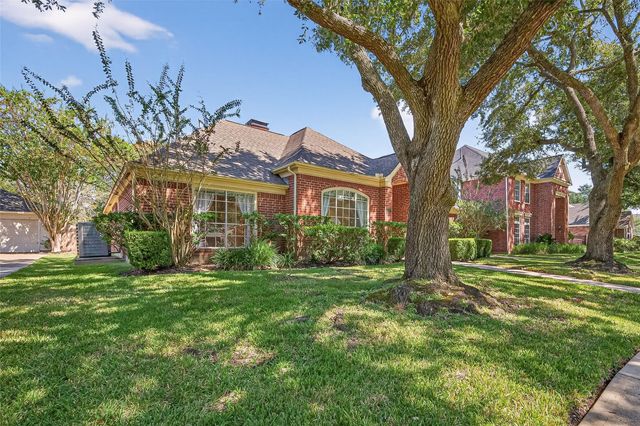 5323 Avondale Drive, Sugar Land, TX 77479