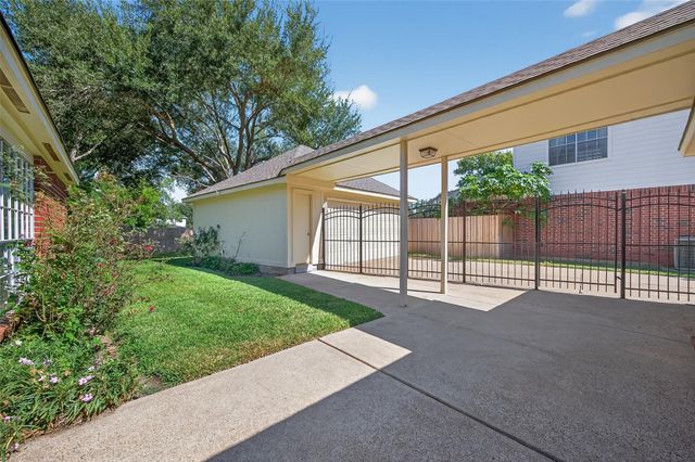 5323 Avondale Drive, Sugar Land, TX 77479