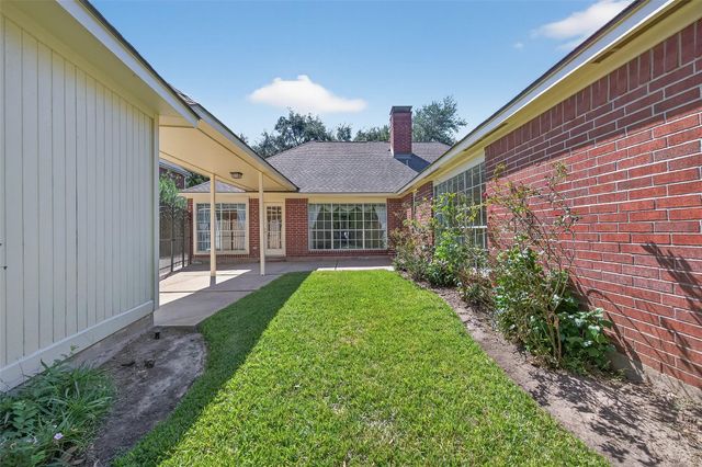 5323 Avondale Drive, Sugar Land, TX 77479