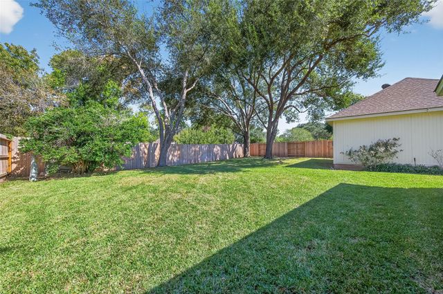 5323 Avondale Drive, Sugar Land, TX 77479
