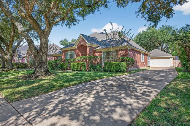 5323 Avondale Drive, Sugar Land, TX 77479