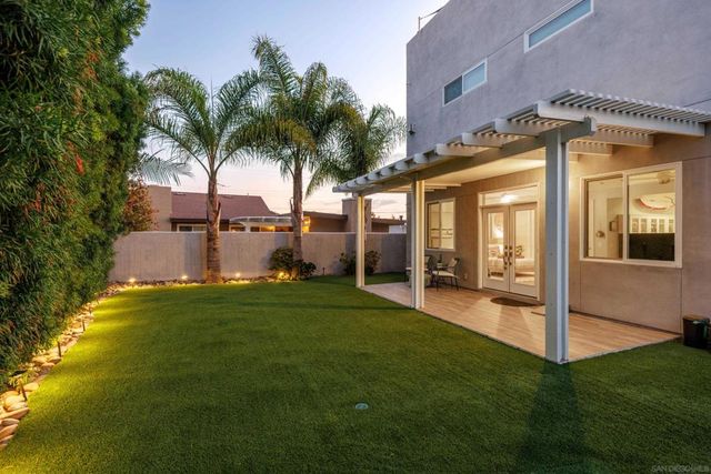 2743 Mesa Dr, Oceanside, CA 92054