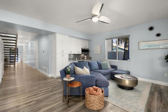 2743 Mesa Dr, Oceanside, CA 92054