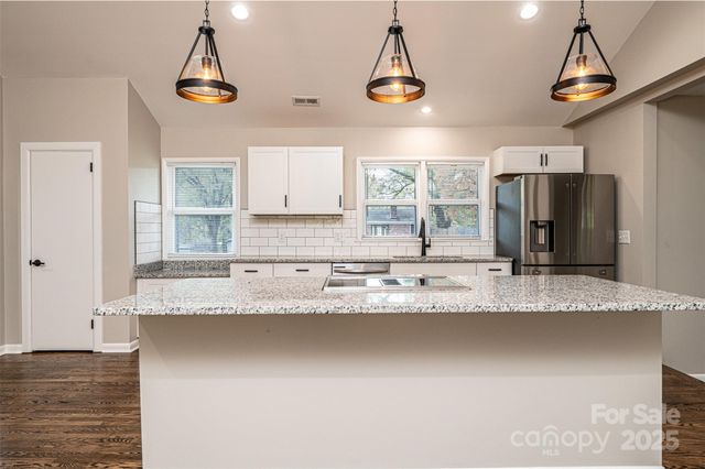 908 13th Street NW, Conover, NC 28613