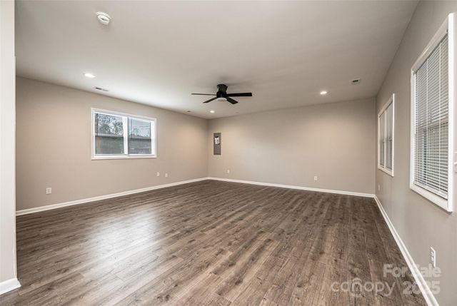 908 13th Street NW, Conover, NC 28613