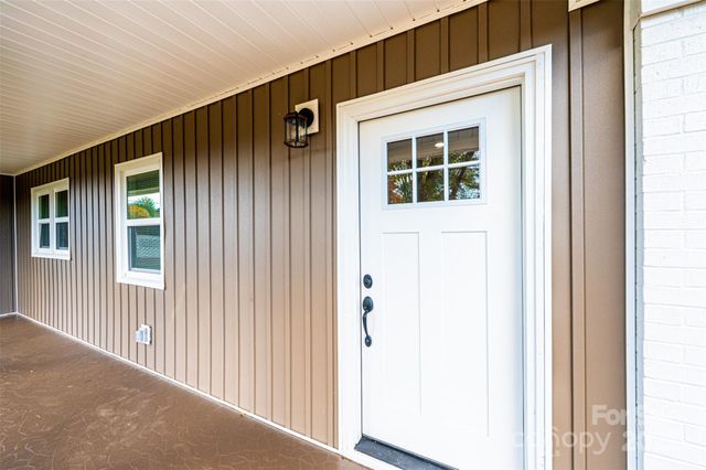 908 13th Street NW, Conover, NC 28613