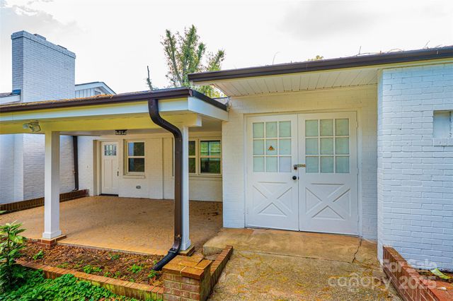 908 13th Street NW, Conover, NC 28613