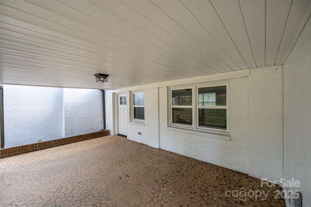 908 13th Street NW, Conover, NC 28613