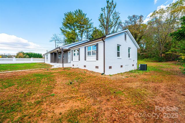 908 13th Street NW, Conover, NC 28613