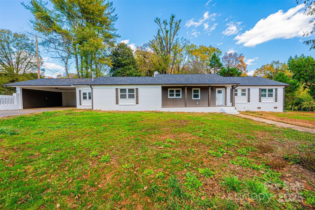908 13th Street NW, Conover, NC 28613