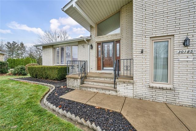 30185 Overlook Drive, Wickliffe, OH 44092