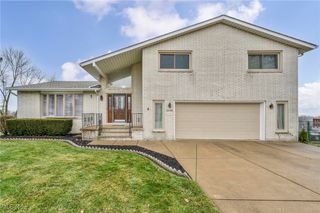 30185 Overlook Drive, Wickliffe, OH 44092