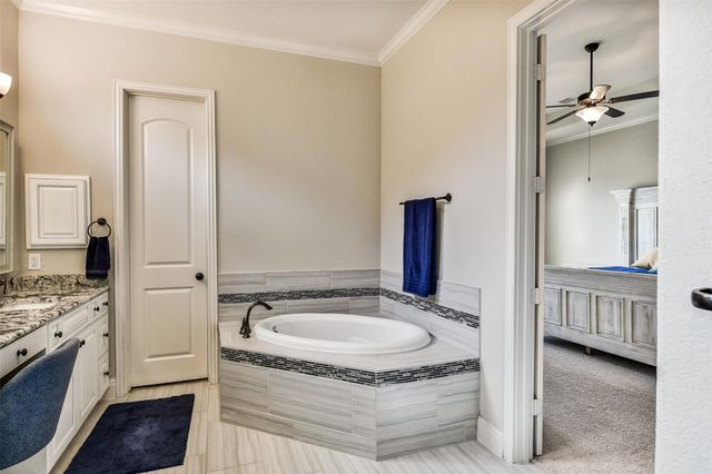 1652 Longwood Glen Lane, Friendswood, TX 77546