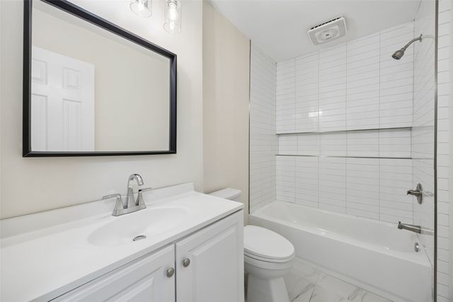 2035 Sancerre Lane, Carrollton, TX 75007