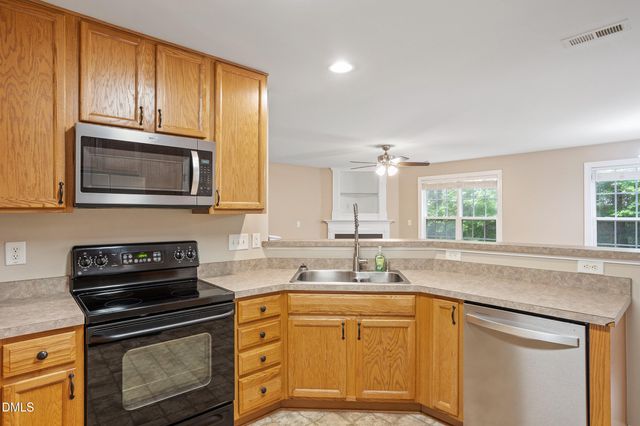 517 Texanna Way, Holly Springs, NC 27540