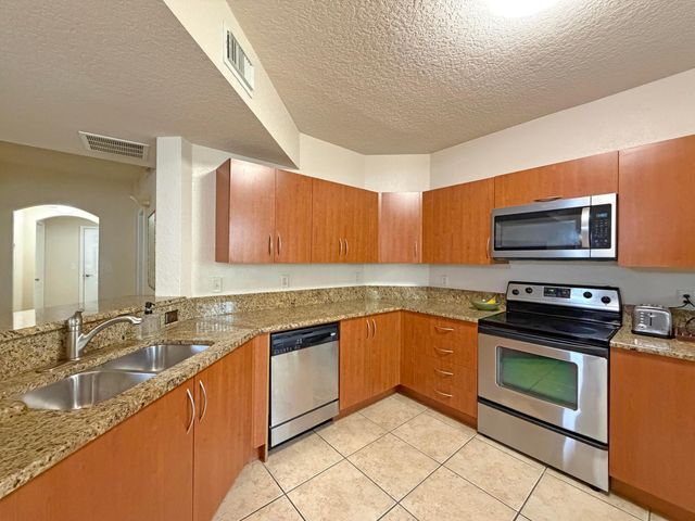 152 SW Peacock Blvd Apt 27-101, Port St Lucie, FL 34986