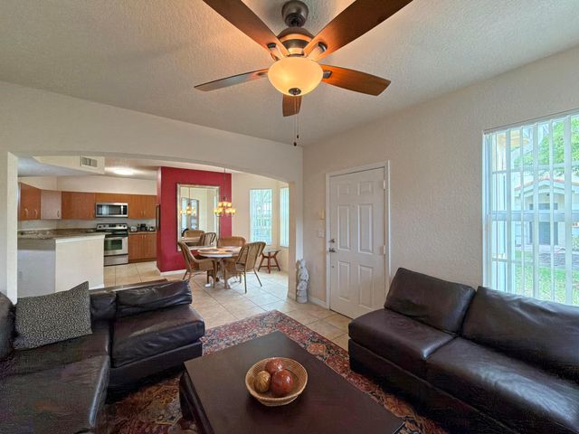 152 SW Peacock Blvd Apt 27-101, Port St Lucie, FL 34986