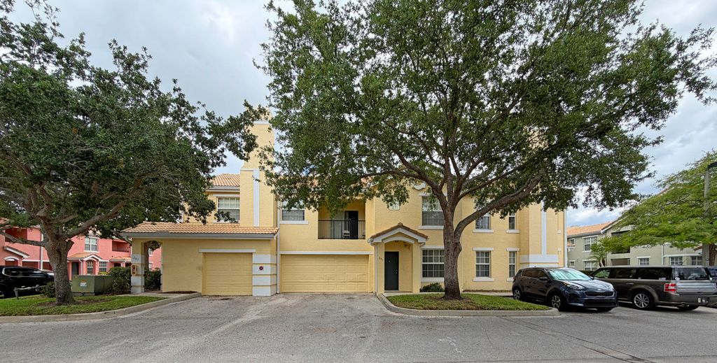 152 SW Peacock Blvd Apt 27-101, Port St Lucie, FL 34986
