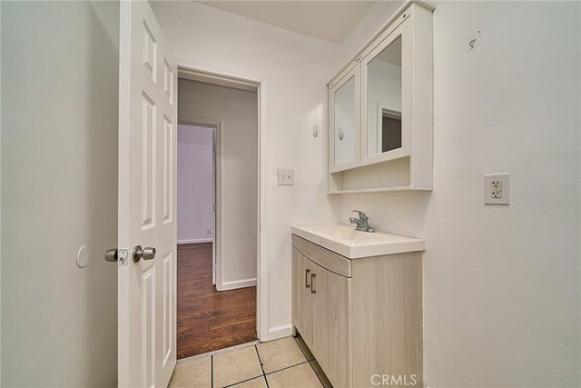 3011 S West View, Los Angeles, CA 90016