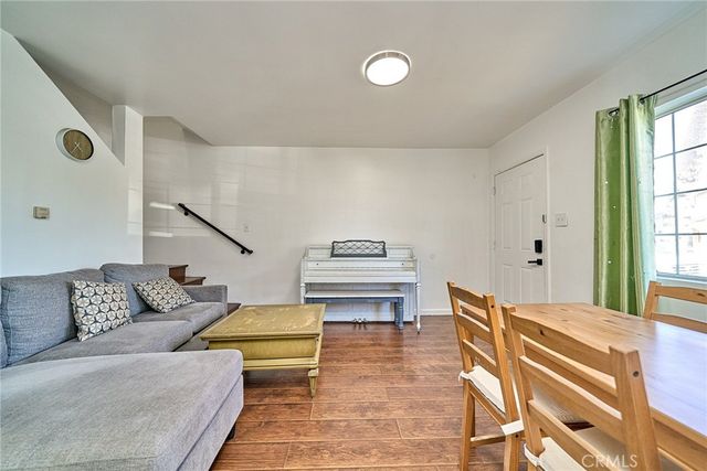 3011 S West View, Los Angeles, CA 90016