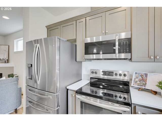 1043 N FAIRHOPE Pl, Ridgefield, WA 98642