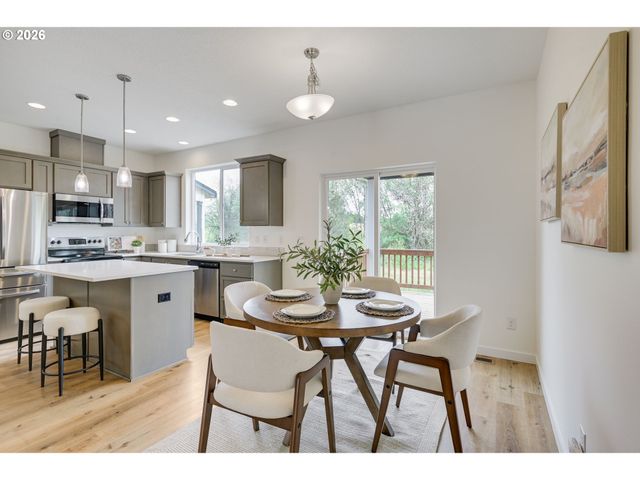 1043 N FAIRHOPE Pl, Ridgefield, WA 98642