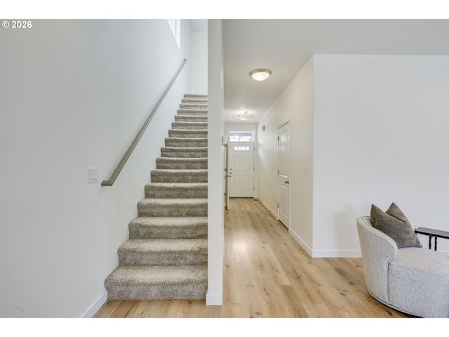 1043 N FAIRHOPE Pl, Ridgefield, WA 98642