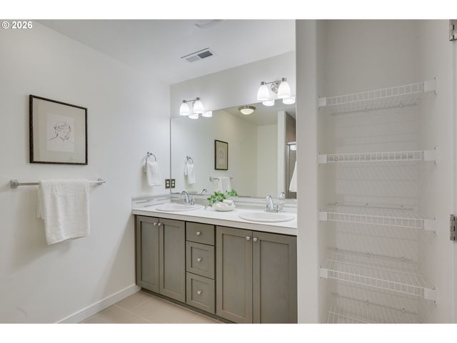 1043 N FAIRHOPE Pl, Ridgefield, WA 98642