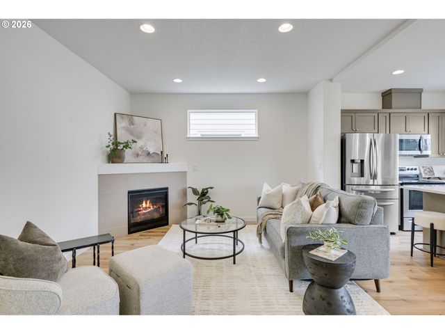 1043 N FAIRHOPE Pl, Ridgefield, WA 98642
