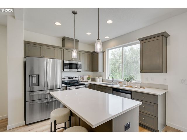 1043 N FAIRHOPE Pl, Ridgefield, WA 98642