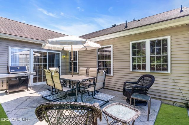 55 Cypress Point Lane, Jackson, NJ 08527