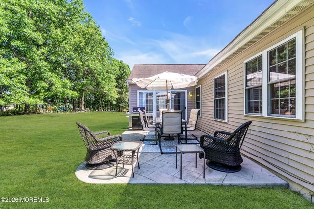 55 Cypress Point Lane, Jackson, NJ 08527