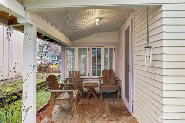 121 Van Scoyoc Avenue SW, Orting, WA 98360