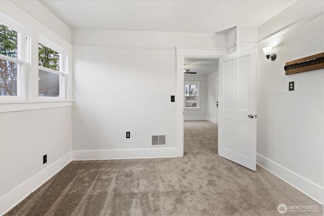 121 Van Scoyoc Avenue SW, Orting, WA 98360