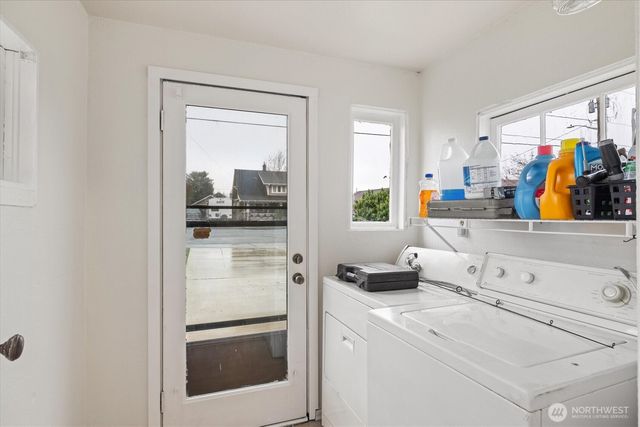 121 Van Scoyoc Avenue SW, Orting, WA 98360