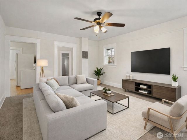 121 Van Scoyoc Avenue SW, Orting, WA 98360