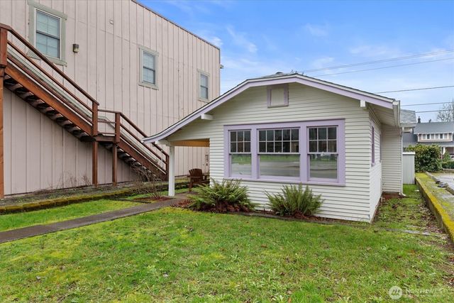 121 Van Scoyoc Avenue SW, Orting, WA 98360