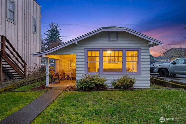 121 Van Scoyoc Avenue SW, Orting, WA 98360