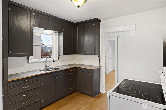 121 Van Scoyoc Avenue SW, Orting, WA 98360