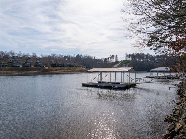 537 Peninsula Road, West Union, SC 29696