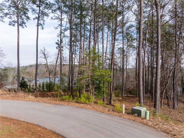 537 Peninsula Road, West Union, SC 29696
