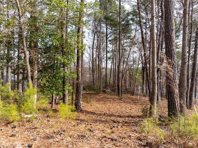 537 Peninsula Road, West Union, SC 29696