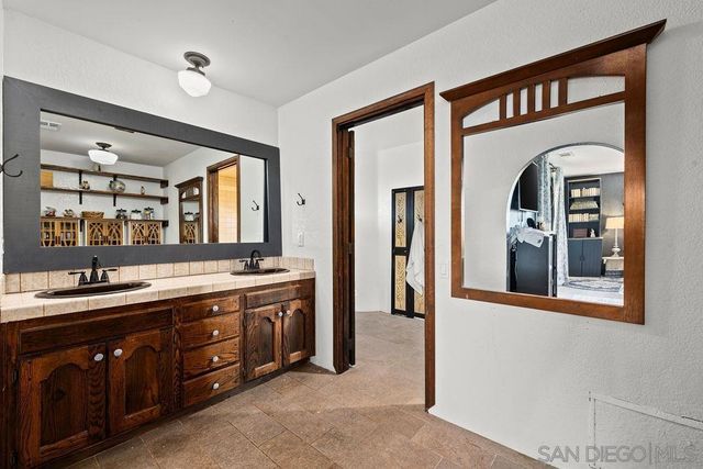 11725 Sierra Rojo Rd, Valley Center, CA 92082