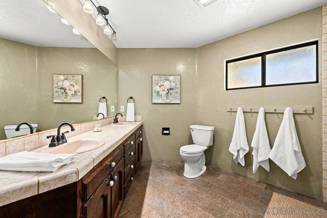 11725 Sierra Rojo Rd, Valley Center, CA 92082