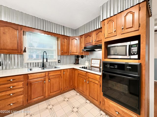 621 Reed Dr, Frankfort, KY 40601