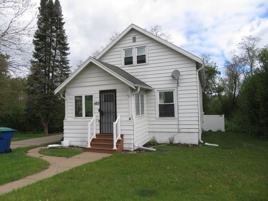 485 E STATE STREET, Iola, WI 54945