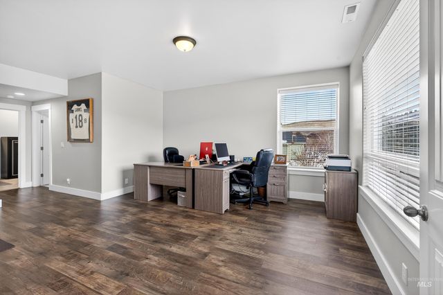 5555 W Dalcross Drive, Boise, ID 83714