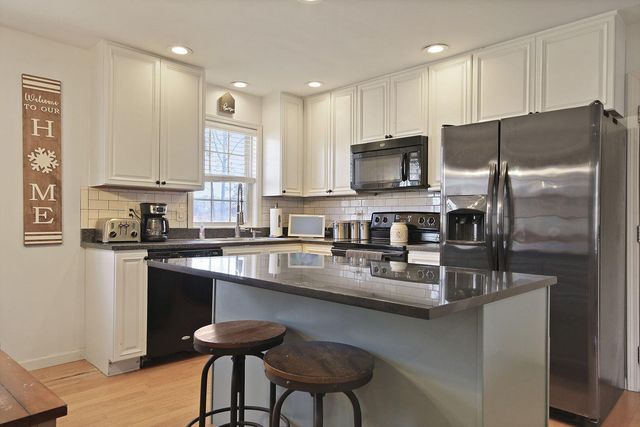 1901 PINELAWN DR, Columbia, MO 65202