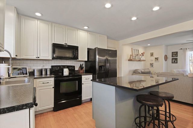 1901 PINELAWN DR, Columbia, MO 65202